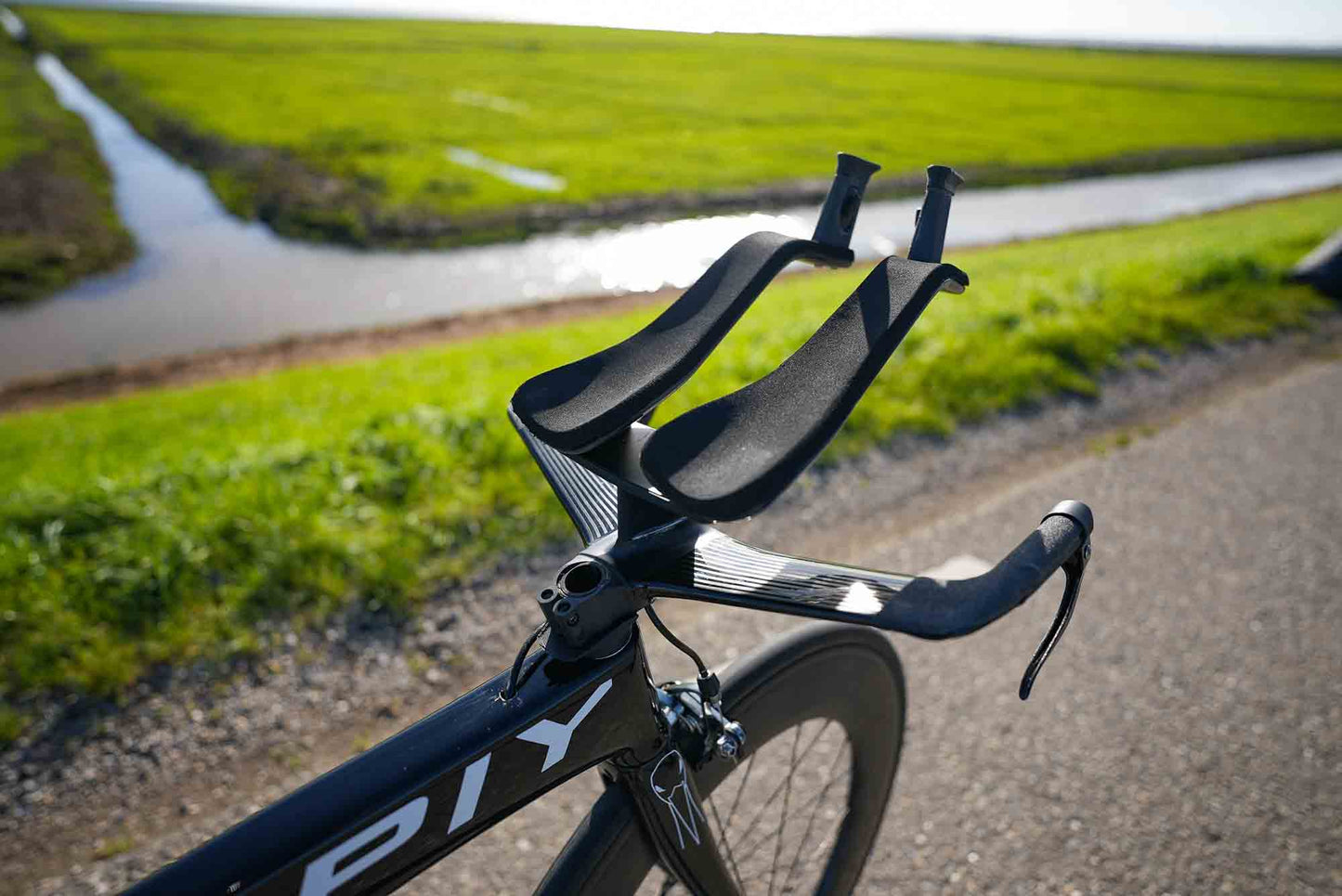 NOPIY Aeronamiq CarbonTri