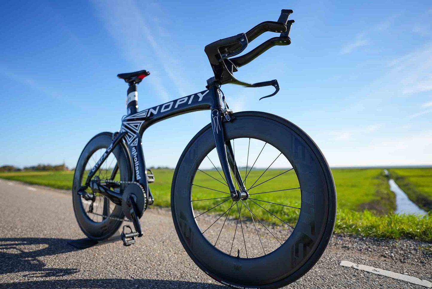 NOPIY Aeronamiq CarbonTri
